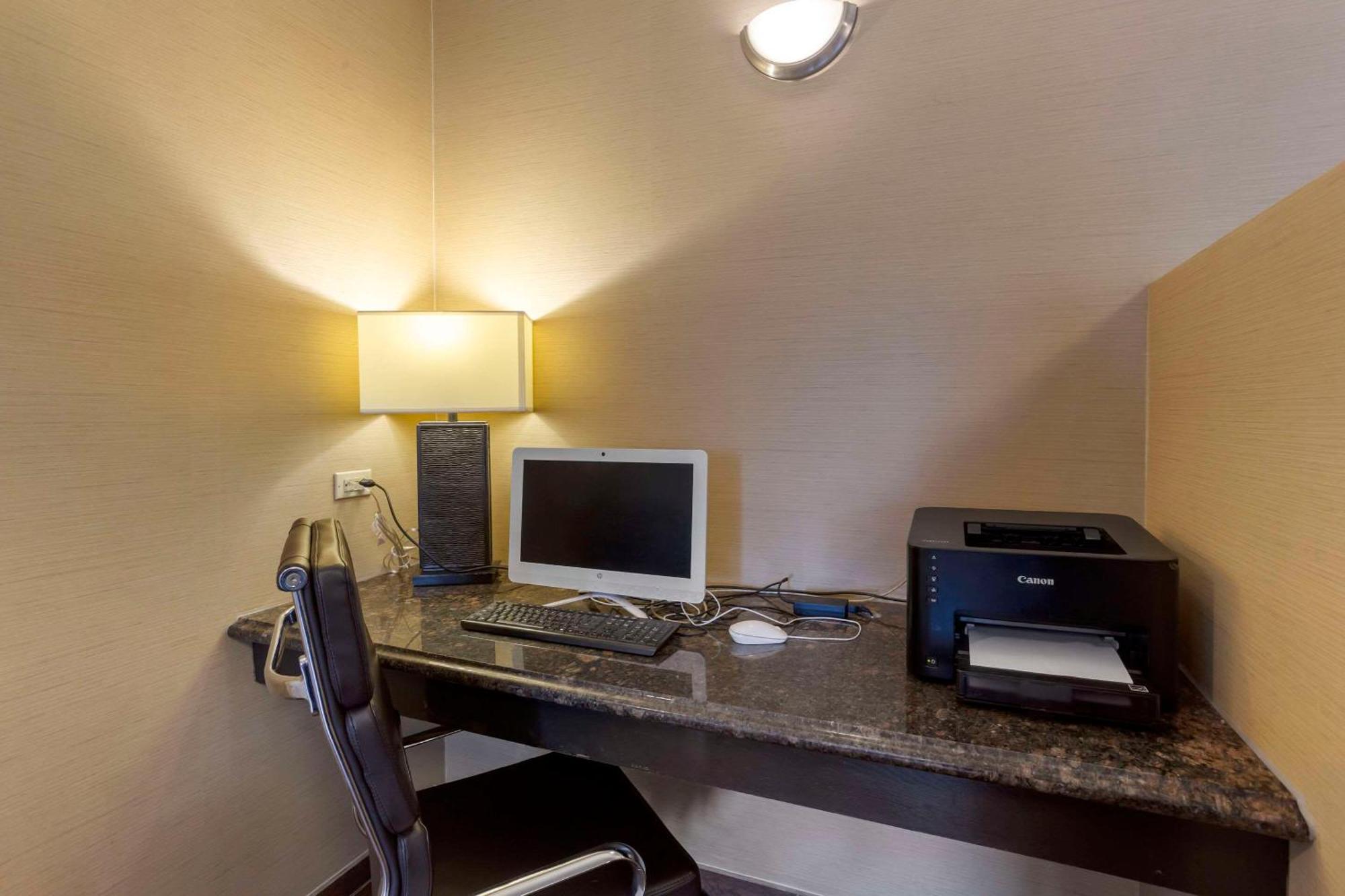 Comfort Inn Hobart-Merrillville I-65 Exteriör bild