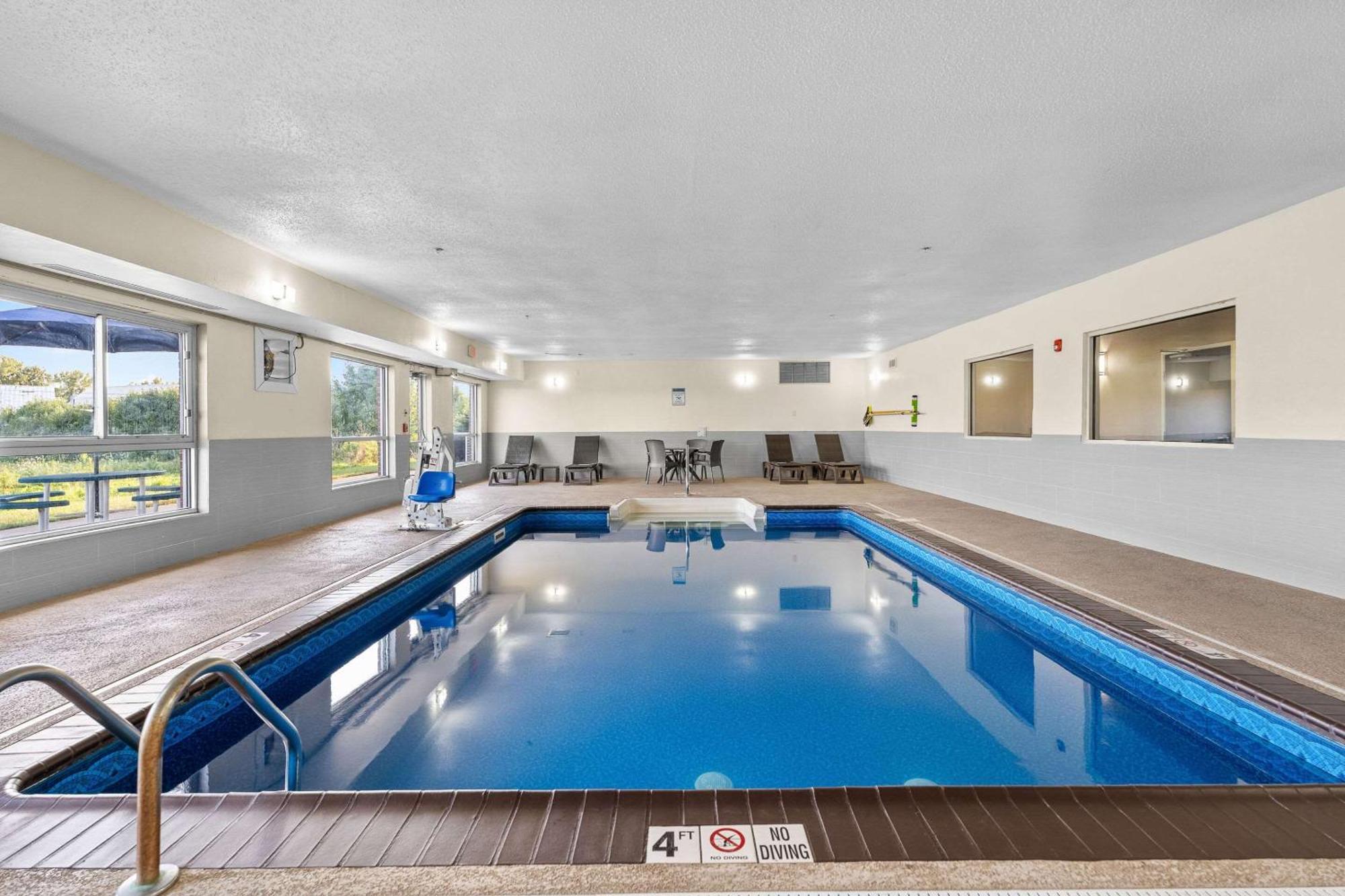 Comfort Inn Hobart-Merrillville I-65 Exteriör bild